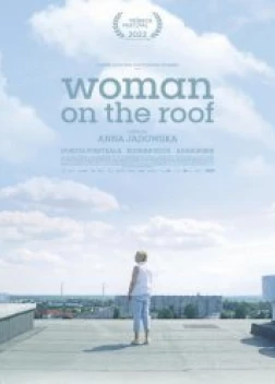 Женщина на крыше (2022) 